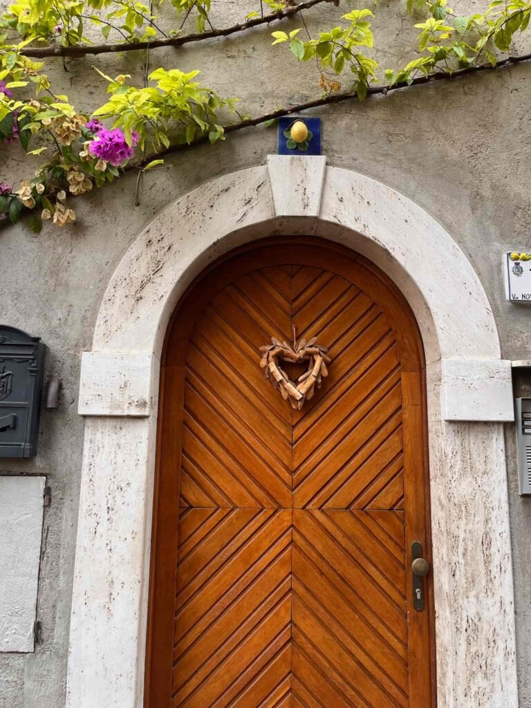 Beautiful door in Limone.